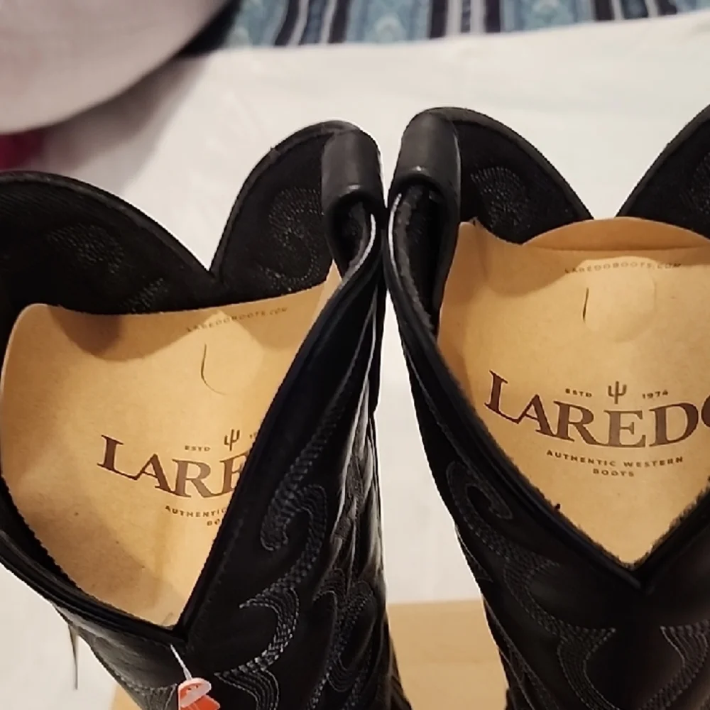 Laredo Black Heeled Western Boots NEW IN BOX. (WIDE WIDTH). - Picture 5 of 9